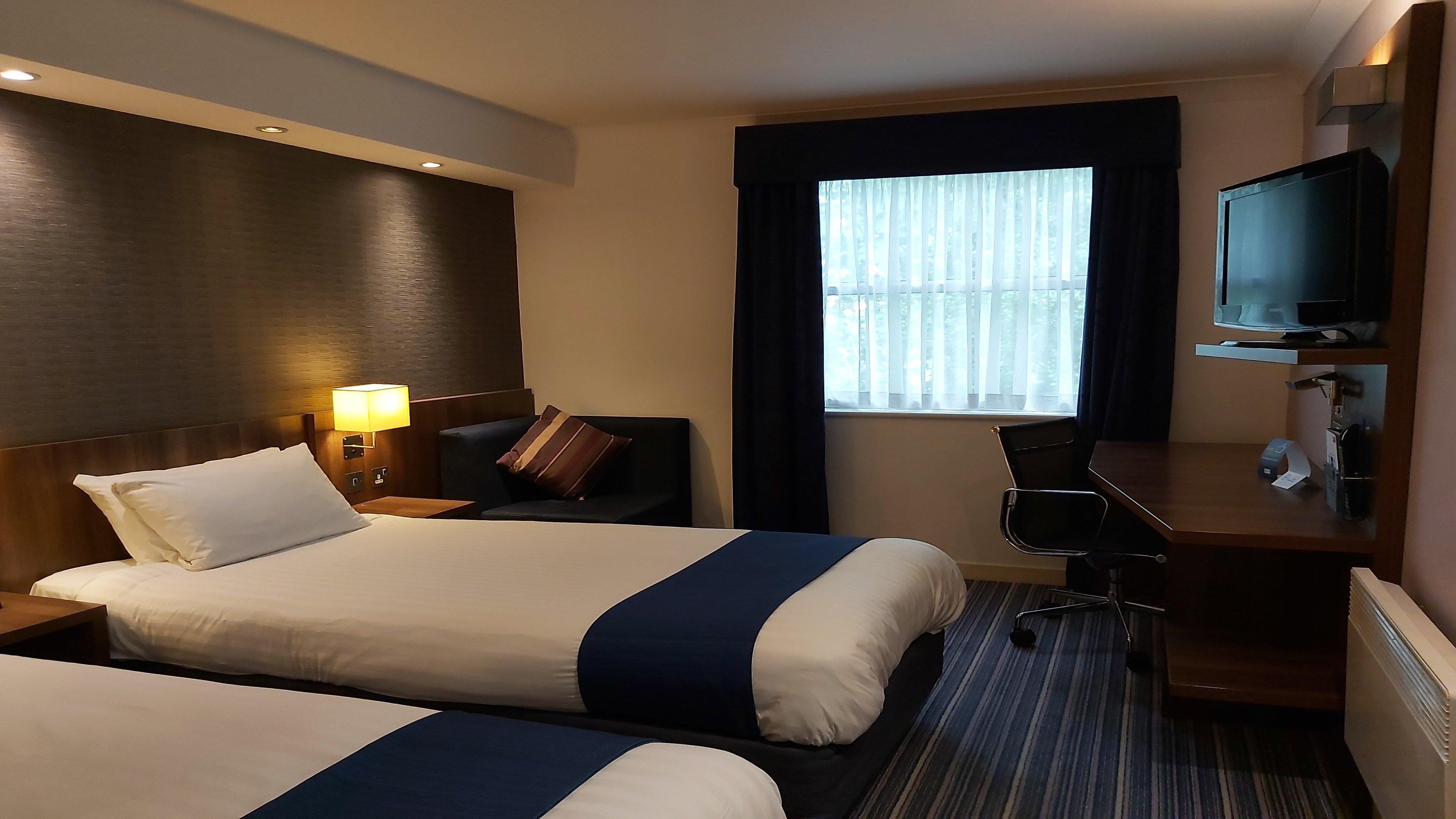 Holiday Inn Express Glenrothes By Ihg Екстериор снимка