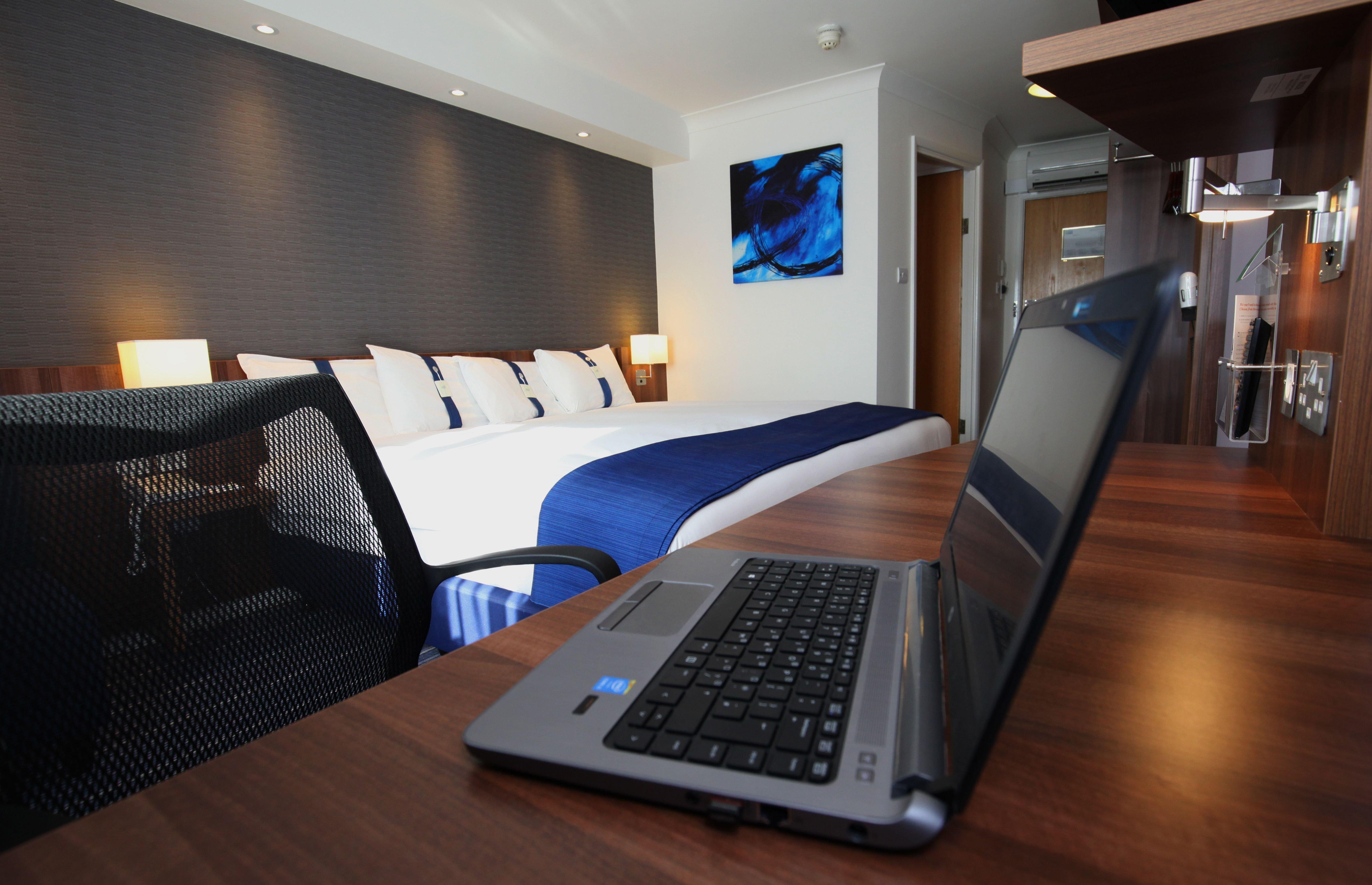 Holiday Inn Express Glenrothes By Ihg Екстериор снимка