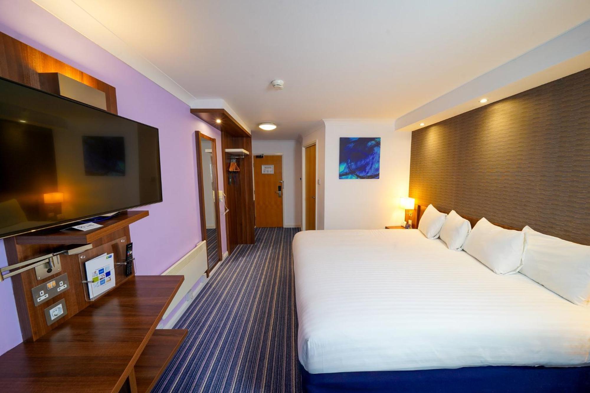 Holiday Inn Express Glenrothes By Ihg Екстериор снимка