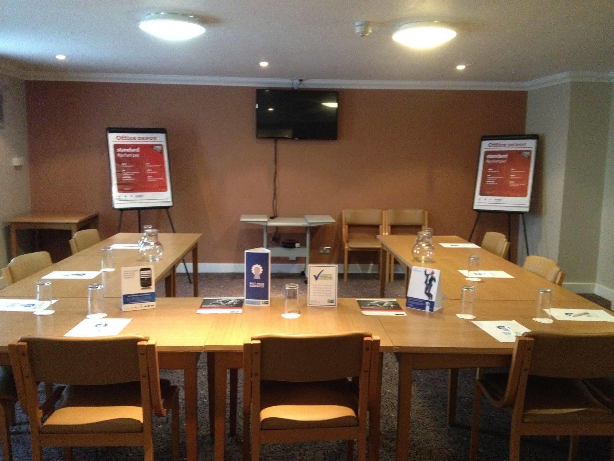 Holiday Inn Express Glenrothes By Ihg Екстериор снимка